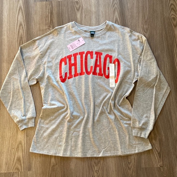 Wild Fable Heathered Gray ‘Chicago’ Long Sleeve Crew shirt
Brand New!! - Picture 1 of 4